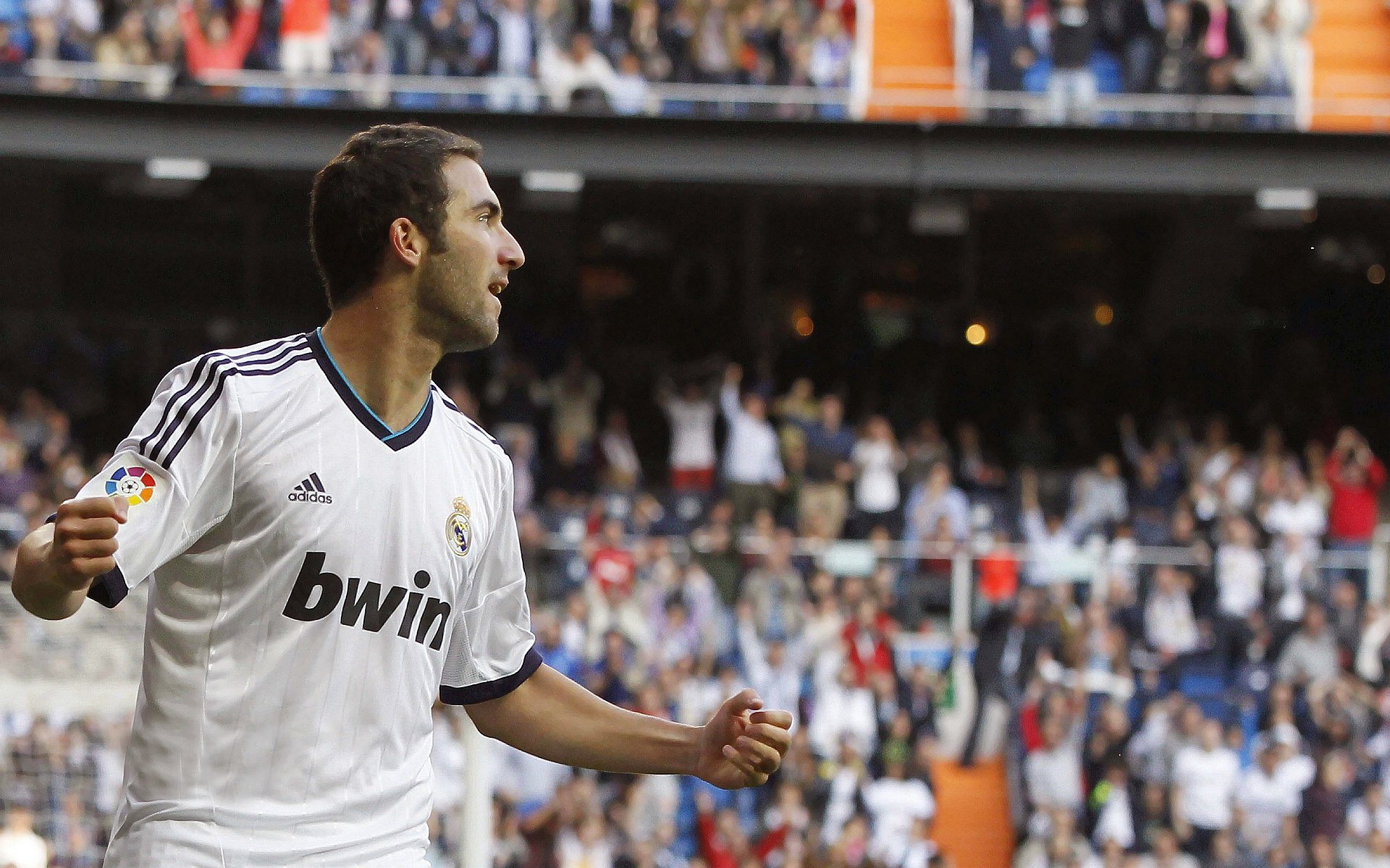 从绿茵场到聚光灯下，阿圭罗在NBA总决赛之夜的跨界惊艳