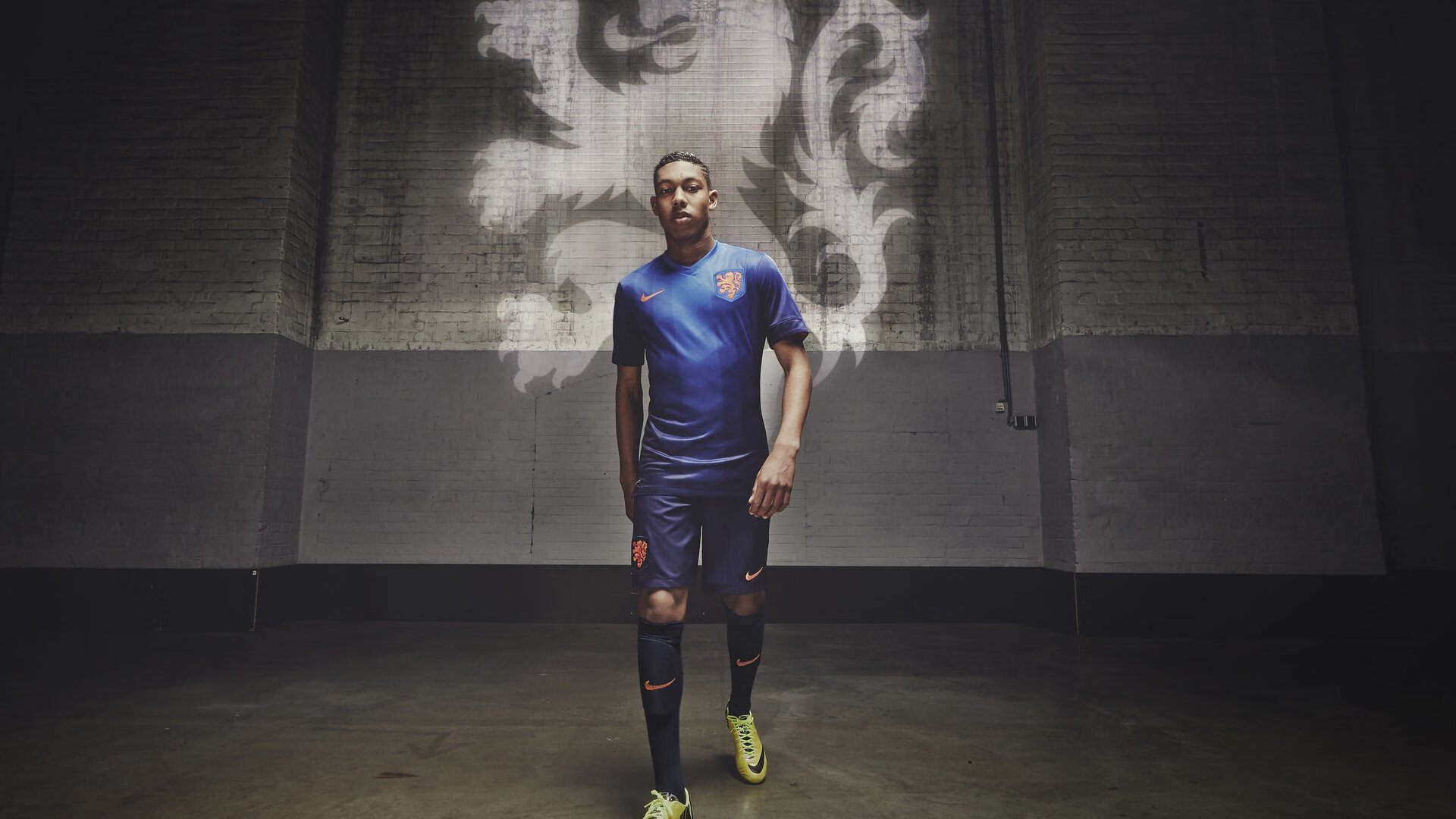 街道狂飙与球场逆转，速度与意志的双重奏