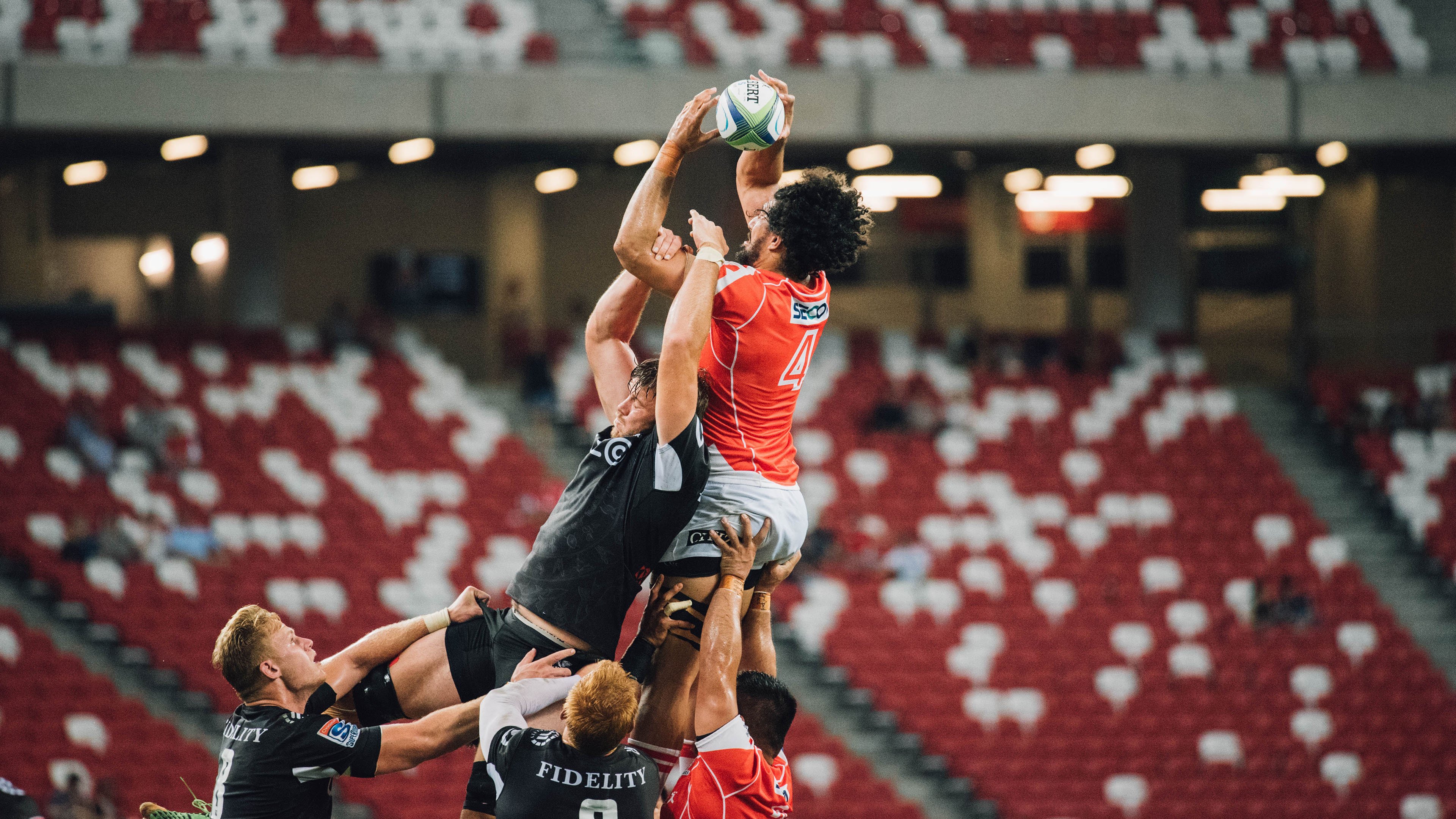 赛道风云突变，阿斯顿马丁横扫梅赛德斯，汉密尔顿惊艳四座背后的时代转折